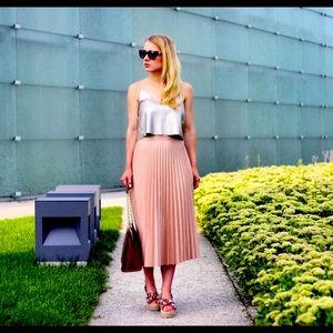 NWT ! Zara midi Satin pleated skirt.